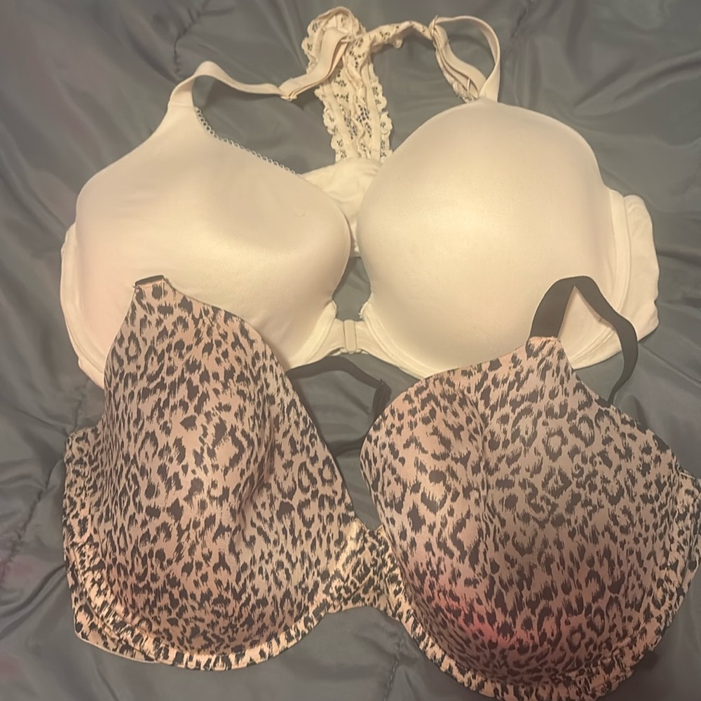 2 Victoria secret bras 38ddd